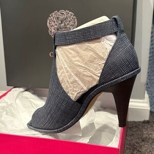 Vince Camuto Textured Gray Heels